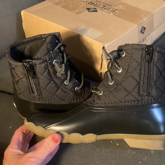 Big Kid's Saltwater Nylon Quilt Duck Boot Size 4M - Picture 6 of 10